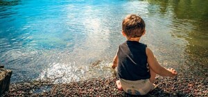 На Харьковщине снаряд попал в водоем, где купались дети: есть раненые