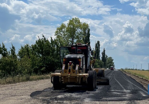 На Днепропетровшине ремонтируют дорогу на Мелитополь 