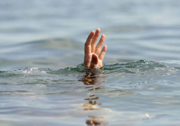 Пірнув та не виплив: на Дніпропетровщині потонув 22-річний хлопець - 