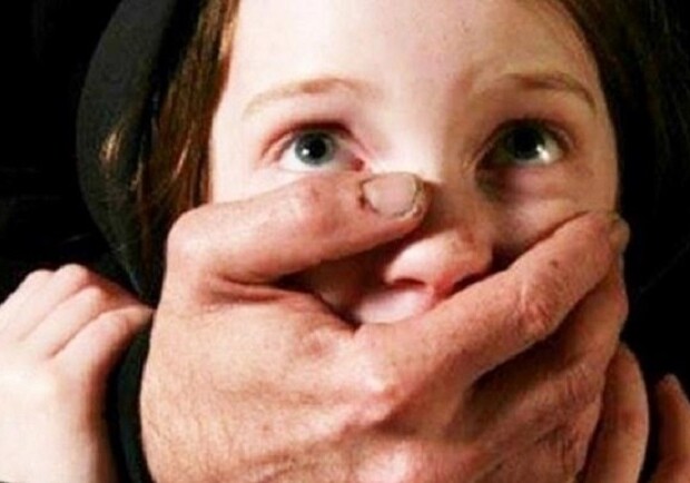 В Днепре мужчина изнасиловал 11-летнюю девушку и забрал у нее 29 гривен - 