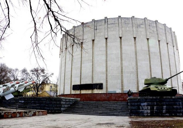 Міноборони РФ анонсувало удари по школі та музею військової техніки в Дніпрі 