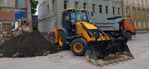 В центре Харькова восстанавливают сети канализации, поврежденные взрывом