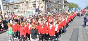 Выходные в Запорожье: идем на парад, любуемся боевой техникой, играем в покер и слушаем праздничный концерт