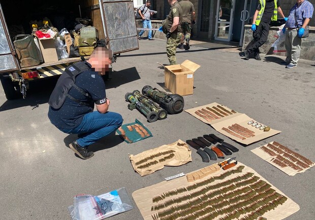 У центрі Дніпра СБУ вилучила великий арсенал зброї 