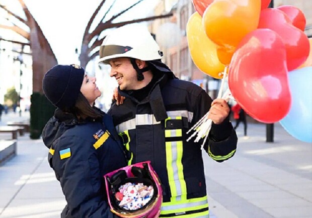 У реанімації одружилися рятувальники, які постраждали під час ракетного удару по Дніпру - 