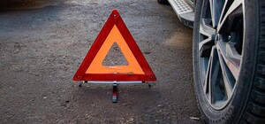 Двоє – в лікарні: у Яворівському районі автомобіль зіткнувся зі скутером