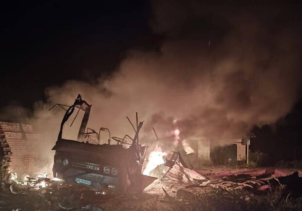 Оккупанты массировано обстреляли Днепропетровщину: поврежден газопровод и дома - 