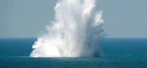 Погибли двое: в сети появилось видео того, как на пляже в Затоке подорвалась мина