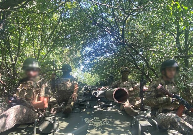 Днепровская терроборона захватила российский танк - фото: t.me/azov_dnipro
