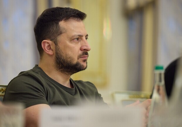 Зеленський відповів на петицію щодо дозволу на виїзд за кордон чоловікам без військового досвіду 
