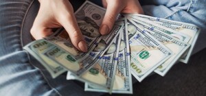 Курс валют в Украине 19 августа 2022: сколько стоит доллар и евро