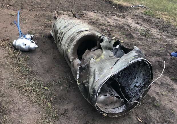На Днепропетровщине обломки крылатой ракеты упали на ферму – 