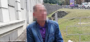 В центре Киева мужчина пытался ограбить детей, собиравших деньги на ВСУ