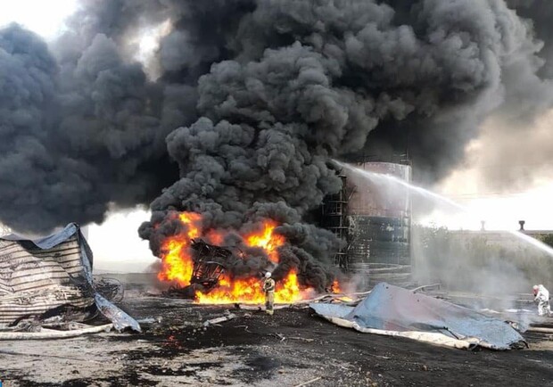Огонь тушили 16 часов: в Кривом Роге ликвидировали масштабный пожар на нефтебазе - 