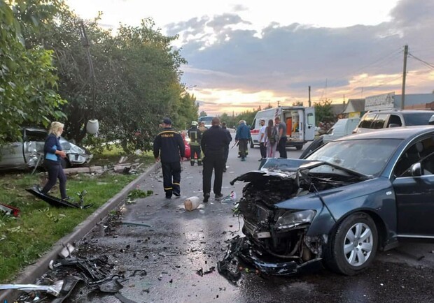 У Дніпропетровській області сталася смертельна ДТП: є загиблий та постраждалі 
