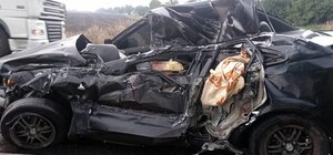 На Днепропетровщине легковушка врезалась в автовышку: водитель погиб