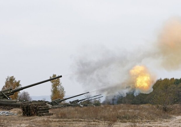 Окупанти з важкої артилерії обстріляли Дніпропетровську область: є постраждала 