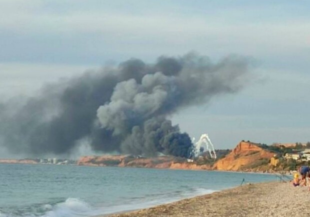 У Криму після вибуху на військовому аеродромі Бельбек почалася пожежа 