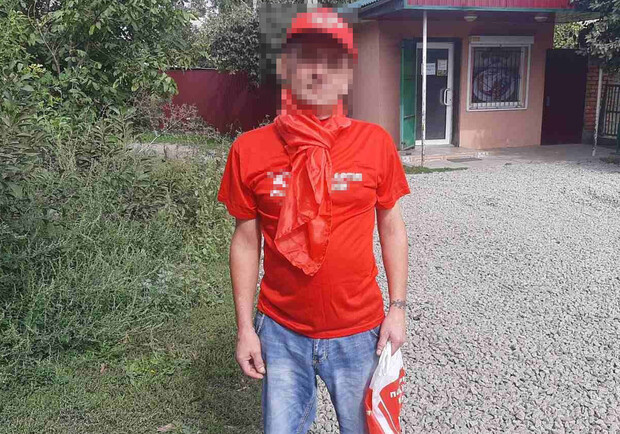 На Дніпропетровщині чоловік на вулиці міста пропагував комунізм: що йому загрожує 