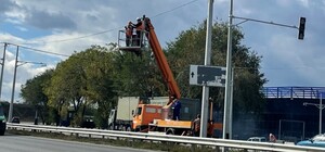 На выезде из Днепра устанавливается новый светофор: что нужно знать