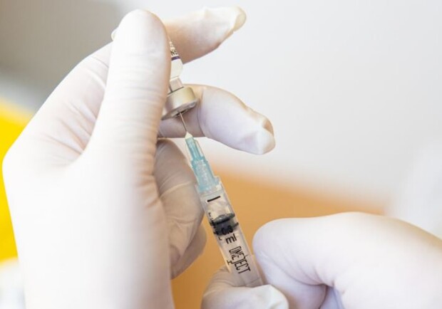 В Днепре появилась вакцина от штамма коронавируса "Омикрон" 