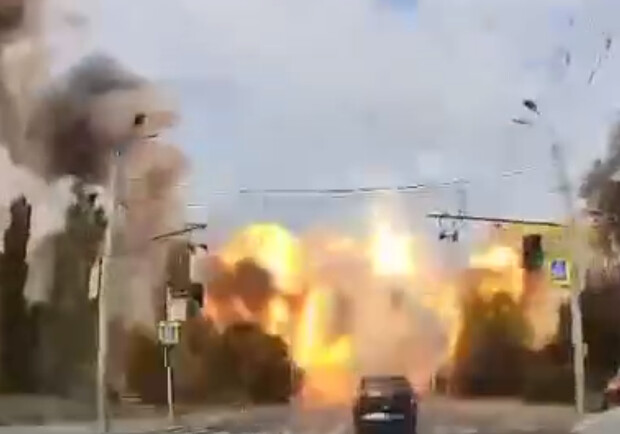 З'явилося відео моменту ракетного удару по житловому кварталу в Дніпрі 