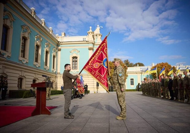 Зеленський особисто вручив Бойовий прапор бригаді тероборони з Дніпропетровщини 