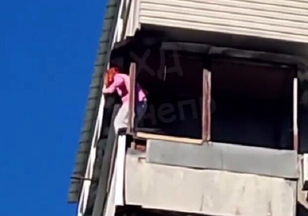 В Днепре девушка пыталась прыгнуть с балкона - 