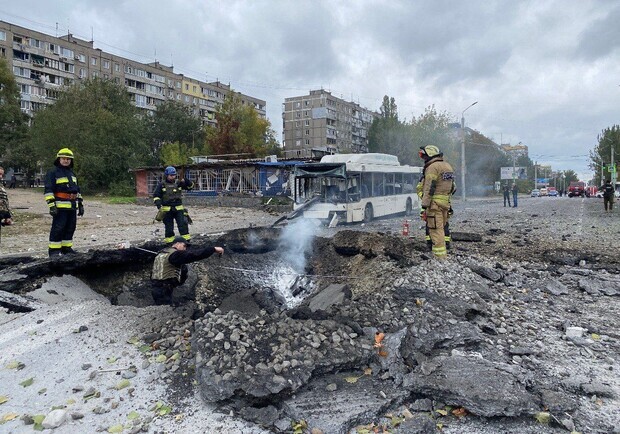 Що зараз із водієм та пасажирами автобуса, біля якого у Дніпрі вибухнула ракета