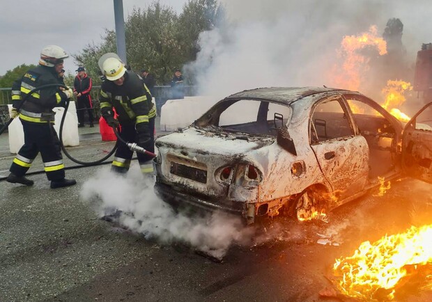 Рядом с авто разорвался снаряд: увеличилось количество пострадавших из-за удара по Никополю - 