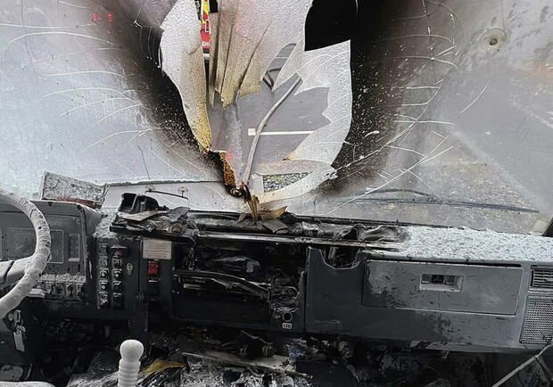 В Днепре на Слобожанском во время движения загорелся пассажирский автобус - фото: dp.dsns.gov.ua
