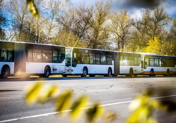 Дніпро отримав 5 великих автобусів: як вони виглядають - 