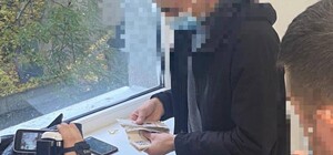 В Киеве задержали чиновника, требовавшего деньги с рыбаков