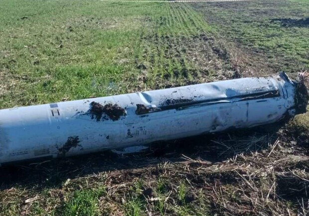 Рятувальники показали, як виглядають ракети, які збили на Дніпропетровщині - 