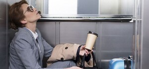 В КГГА рассказали, какие правила следует соблюдать, если застряли в лифте