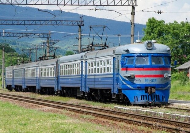 Из Запорожья через Днепр будет курсировать поезд в Ужгород: график и цены на билеты 