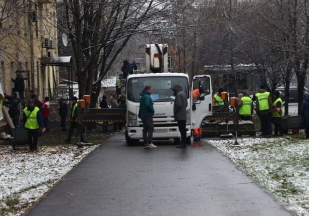 В мэрии показали, что происходит на месте вчерашних "прилетов" в Днепре - 
