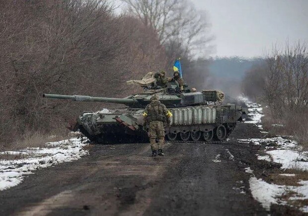 Біці з Дніпропетровщини розбили колону окупантів та захопили найдорожчий танк РФ 