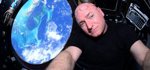 В Украину приехал американский астронавт: он посетил Киев, Ирпень и Бучу