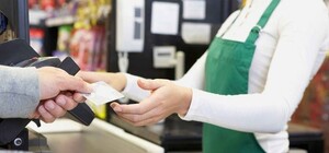 Где украинцы могут снять наличные, если банкомат не работает