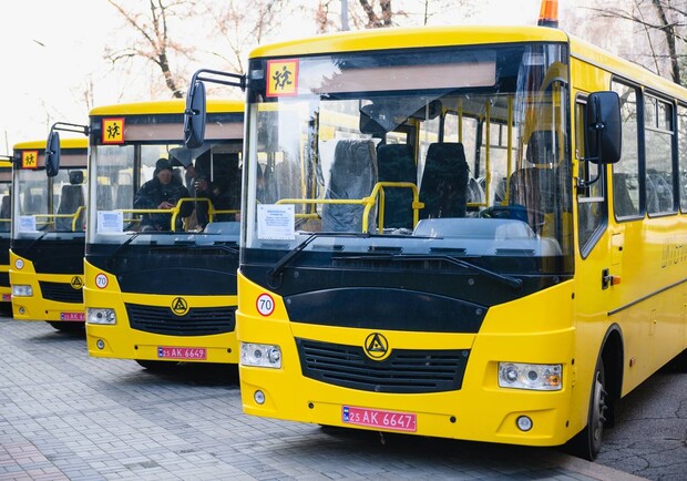 Для громад Днепропетровской области приобрели новые школьные автобусы: как они выглядят 