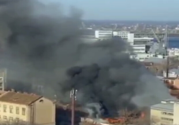 Рятувальники розповіли подробиці масштабної пожежі у центрі Дніпра 