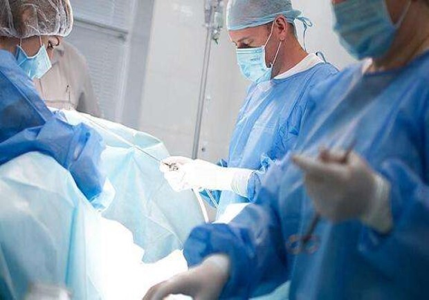 Месяц в реанимации: в Днепре врачи спасли тяжело раненого военного 