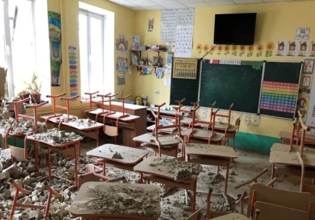 У Дніпрі ремонтують школи, пошкоджені внаслідок ракетних ударів 