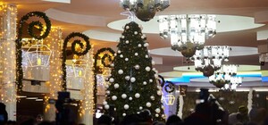 В Харьковском метро открыли новогоднюю елку (фото)