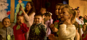 В Запорожье устроили праздник для детей ВПЛ и подарили им подарки (фоторепортаж)