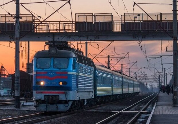 Последствия обстрелов: в Днепропетровской области внесли изменения в движение поездов - 