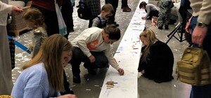 В Киеве дети написали самое длинное в Украине письмо Святому Николаю