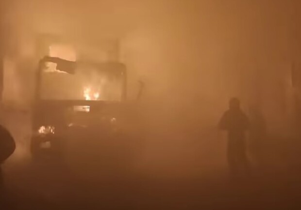 У Дніпрі вночі сталася сильна пожежа на підприємстві 