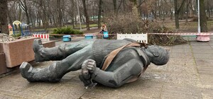 У Дніпрі демонтували ще два пам'ятники радянським діячам